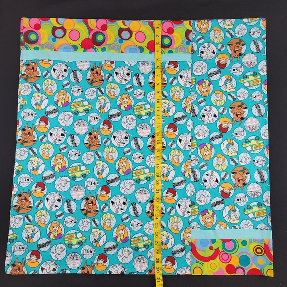 (2) Handmade Scooby-Doo Pillowcases - Picture 9 of 16